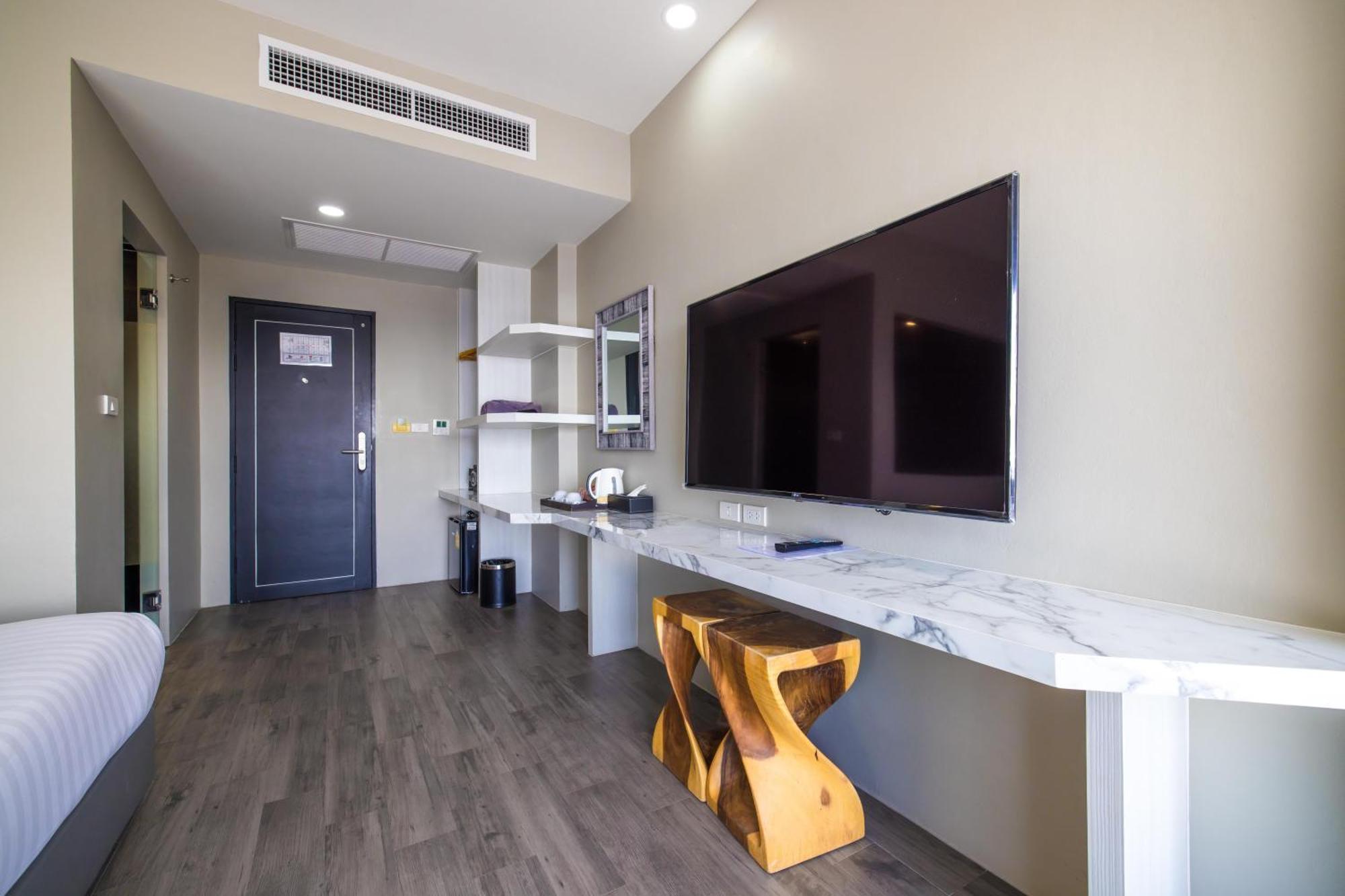 Kana Triple L Hotel Phuket普吉岛卡娜3L酒店 Patong Luaran gambar