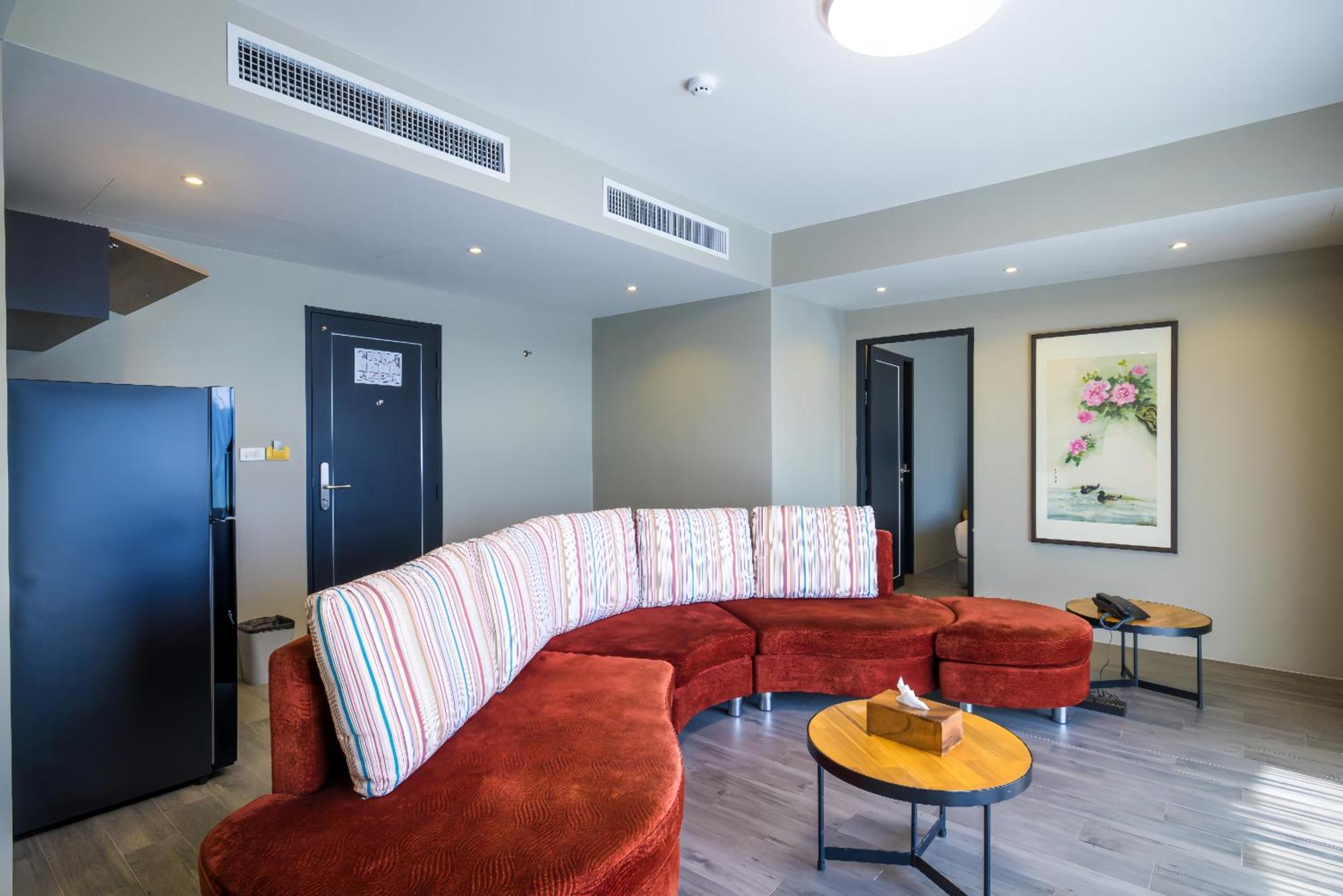 Kana Triple L Hotel Phuket普吉岛卡娜3L酒店 Patong Luaran gambar